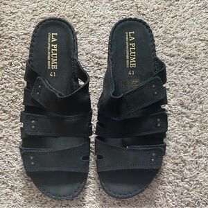 La Plume womens size 41 / US 10.5-11 sandals leather black strappy slip on